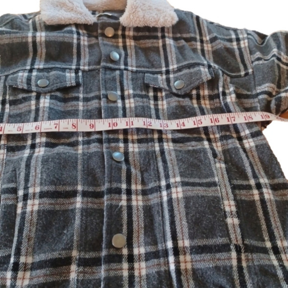 Mystree Shacket, size small,  perfect for school, camping! Great colors . - Picture 10 of 13